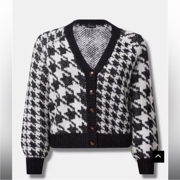 Torrid Black and White Patterned Cardigan - Picture 3 of 5